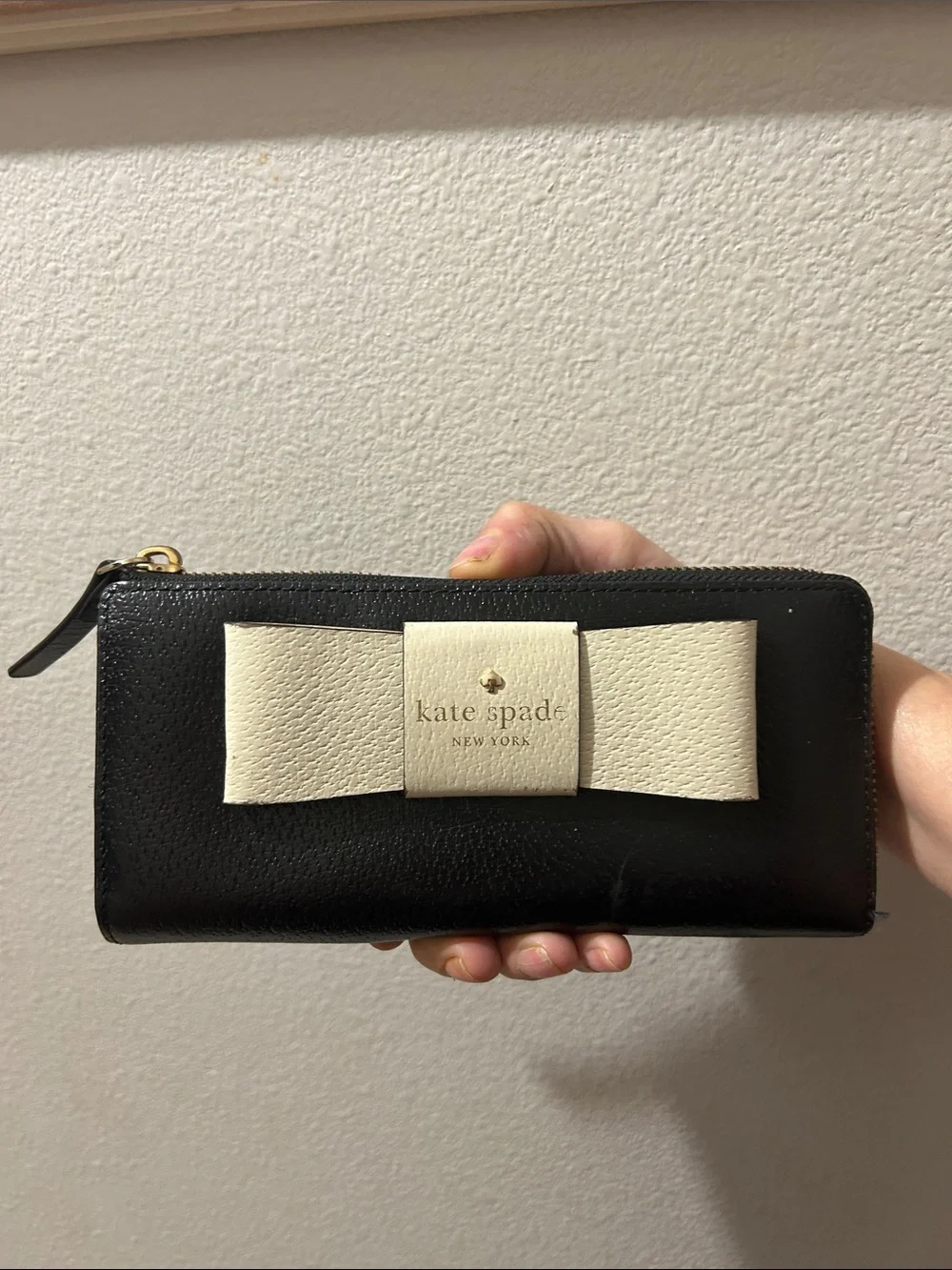 kate spade Two-Tone Black and White Bow Wallet - Picture 2 of 5